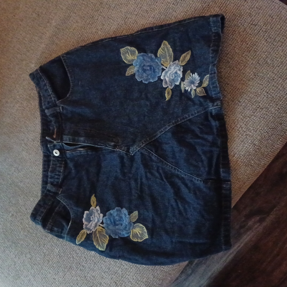 J.L.N.Y. Floral Embroidered Denim Skirt Size 11/12